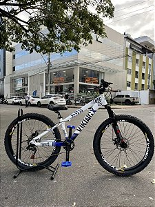 BICICLETA MTB FREERIDE ARO (26) VIKINGX TUFF-25 KIT 7 VELOCIDADES FREIO A DISCO MECÂNICO COR BRANCO/AZUL MARINHO