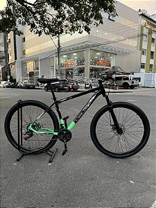 BICICLETA MTB ARO (29) VELOOH START 21 VELOCIDADES FREIO A DISCO MECÂNICO TAMANHO 19 (G) COR PRETO/VERDE