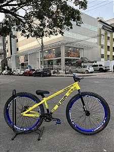 BICICLETA MTB FREERIDE ARO (26) HUPI STRIP KIT SINGLE (SEM MARCHA) FREIO DISC TRASEIRO SHIMANO MT200 COR AMARELO/AZUL
