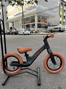BICICLETA ARO (12) MASCULINA BALANCE (EQUILIBRIO) BIKE COLLI PITUKINHA PRETO FOSCO/VEMELHO/MARRON