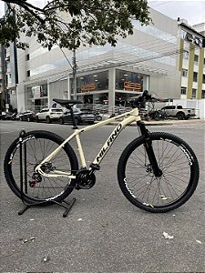 BICICLETA MTB ARO (29) MILANO URBAN 1.0 KIT 21 VELOCIDADES (3X7) FREIO A DISCO MECÂNICO TAMANHO 19 (G) COR BEGE