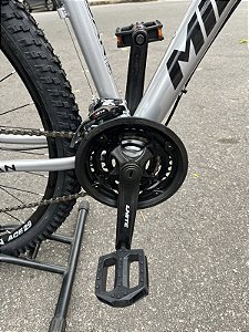 BICICLETA MTB ARO (29) MILANO URBAN 1.0 KIT 21 VELOCIDADES (3X7) FREIO A DISCO MECÂNICO TAMANHO 17 (M) COR PRATA