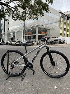 BICICLETA MTB ARO 29 MILANO URBAN 1.0 KIT 21V (3X7) FREIO A DISCO MECÂNICO TAMANHO 17 (M) COR PRATA