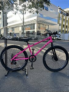 BICICLETA ARO (24) MTB FEMININA COLLI AIRON 7 VELOCIDADES (1X7) FREIO A DISCO MECÂNICO COR ROSA NEON