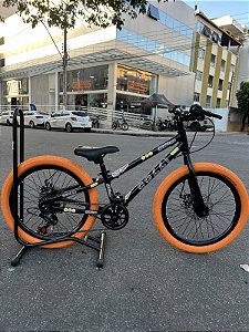 BICICLETA ARO (20) MTB COLLI GRAUZINHA 7 VELOCIDADES (1X7) FREIO A DISCO MECÂNICO COR PRETO FOSCO PNEU LARANJA