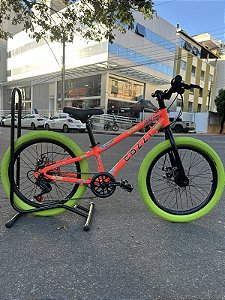 BICICLETA ARO (20) MTB COLLI GRAUZINHA 7 VELOCIDADES (1X7) FREIO A DISCO MECÂNICO COR LARANJA PNEU VERDE
