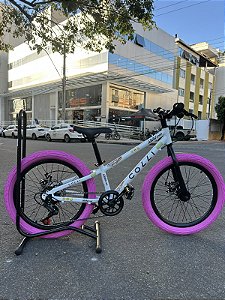 BICICLETA ARO (20) MTB COLLI GRAUZINHA 7 VELOCIDADES (1X7) FREIO A DISCO MECÂNICO COR BRANCA PNEU ROSA PINK