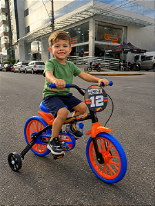 BICICLETA ARO (12) MASCULINA PRETO/LARANJA/AZUL S/MARCHA FREIO V-BRAKE NATHOR HOT WEELS