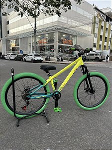 BICICLETA MTB FREERIDE ARO (26) VIKINGX TUFF X-44 CAMBIO 7 VELOCIDADES FREIO DISC MECÂNICO COR AMARELO/VERDE