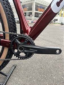 BICICLETA MTB ARO (29) CALOI CARBON HT SPORT SHIMANO DEORE 12V FREIO DISC HIDRÁULICO QUADRO 17 (M) COR VERMELHO