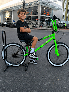 BICICLETA ARO (20) MASCULINA COR VERDE NEON/PRETO SEM MARCHA FREIO V-BRAK PRO-X SERIE 5
