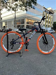 BICICLETA MTB FREERIDE ARO (26) VIKINGX TUFF-25 KIT 7 VELOCIDADES (1X7) FREIO A DISCO MECÂNICO COR ROXO/LARANJA