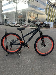 BICICLETA MTB FREERIDE ARO (26) VIKINGX TUFF-25 KIT 7 VELOCIDA DES FREIO A DISCO MECANICO COR GRAFITE