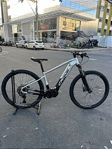 BICICLETA MTB ELÉTRICA ARO (29) BW 8.1 SHIMANO CUES 9 VELOCIDADES FREIO FREIO DISC HIDRAULICO TAMANHO 17(M) PRATA - 2027