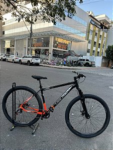 BICICLETA MTB ARO (29) VELOOH ESCALADE 7 VELOCIDADES (1X7) FREIO A DISCO MECÂNICO TAMANHO 19 (G) COR PRETO/LARANJA NEON