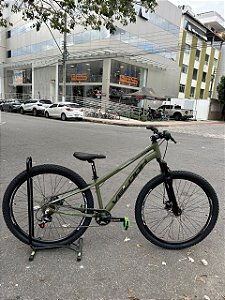 BICICLETA MTB ARO (29) VELOOH START 7 VELOCIDADES FREIO A DISCO MECÂNICO TAMANHO 13 (PP) COR VERDE MILITAR