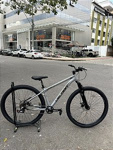 BICICLETA MTB ARO (29) VELOOH ESCALADE 7 VELOCIDADES (1X7) FREIO A DISCO MECÂNICO TAMANHO 15 (P) COR PRATA