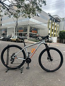 BICICLETA MTB ARO (29) CALOI 29 24VELOCIDADES (3X8) FREIO DISC HIDRAULICO TAMANHO 17 (M) COR CINZA (SEMINOVA)