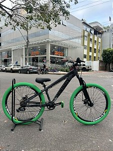 BICICLETA MTB FREERIDE ARO (26) VIKINGX TUFF-25 KIT 7 VELOCIDADES FREIO A DISCO MECÂNICO COR GRAFITE/VERDE