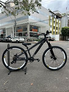 BICICLETA MTB FREERIDE ARO (26) VIKINGX TUFF-25 KIT 7 VELOCIDADES FREIO A DISCO MECÂNICO COR GRAFITE/BRANCO