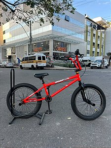 BICICLETA ARO (20) MASCULINA COR VERMELHA METÁLICO S/ MARCHA PEDANA/PEZINHO PRO-X SERIE 10 (SEMINOVA)
