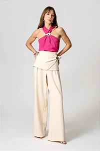 Blusa Com Fivela No Decote