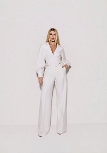 Conjunto feminino branco elegante