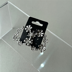 Brinco Argola com Flores Cor: Prata