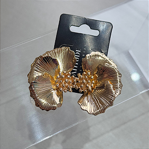 Brinco Flor de Liz Cor: Dourada