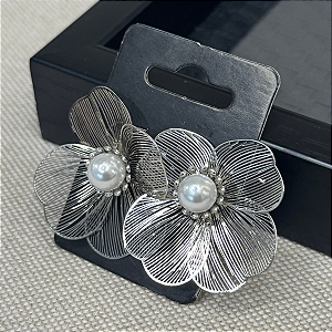 Brinco Flor Cor: Prata