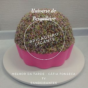 Bolo Artístico em pasta americana - Universo do Brigadeiro - Rodízio de  Brigadeiro