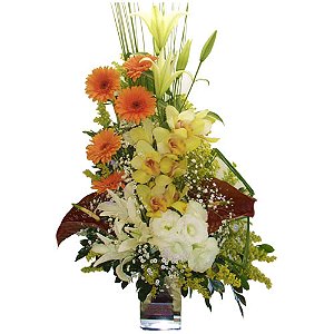 Arranjo com orquideas e gerberas - Camélia Flores | Floricultura,  Paisagismo e Entrega de Flores Online - RJ