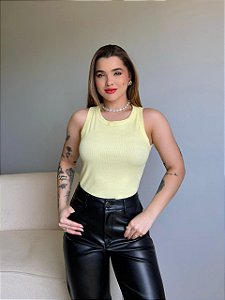 REGATA CANELADA - AMARELO CREAM