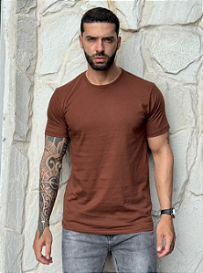 CAMISETA MASCULINA LISA - MARROM