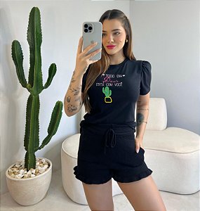 T-SHIRT MANGA PRINCESA TODO DIA DEUS ESTÁ COM VOCÊ (BORDADA) - PRETO