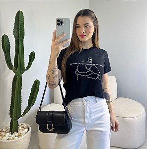 T-SHIRT ELE NOS AMOU - PRETO