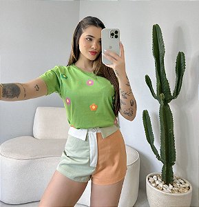 T-SHIRT FLORES TOTAL - VERDE FOLHA