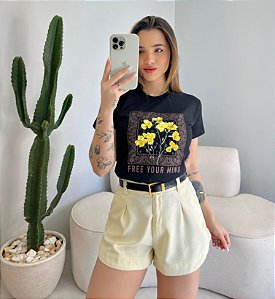 T-SHIRT FLORES FREE YOUR MIND - PRETO