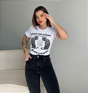 T-SHIRT ONÇA BRAVE AND STRONG - BRANCO