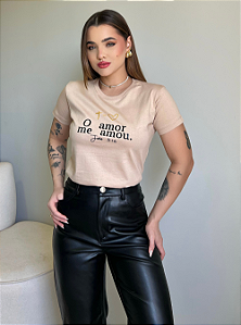 T-SHIRT O AMOR ME AMOU - BEGE DUNAS