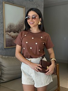 T-SHIRT BORDADA MARGARIDAS - MARROM