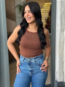 REGATA CANELADA COM STRASS - MARROM