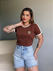 T-SHIRT ADIDAS LISTRAS COM PUNHO - MARROM