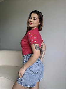 T-SHIRT CORAÇÃOZINHO BORDADO NA MANGA - ROSA PINK