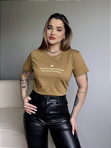 T-SHIRT DEUS É ESPECIALISTA - MADEIRA