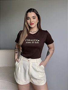 T-SHIRT CORAGEM ACIMA DE TUDO - MARROM EXPRESSO