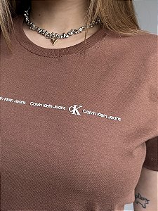 T-SHIRT CALVIN KLEIN JEANS - MARROM