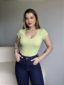 T-SHIRT CANELADA GOLA V - VERDE CREAM