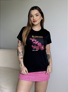 T-SHIRT FLOWERS MAKES C/APLICAÇÃO - PRETO