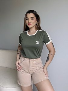 T-SHIRT ADIDAS LISTRAS COM PUNHO - VERDE CAMUFLAGE
